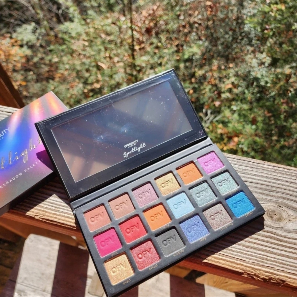 OPV Beauty SPOTLIGHT Eyeshadow Palette New